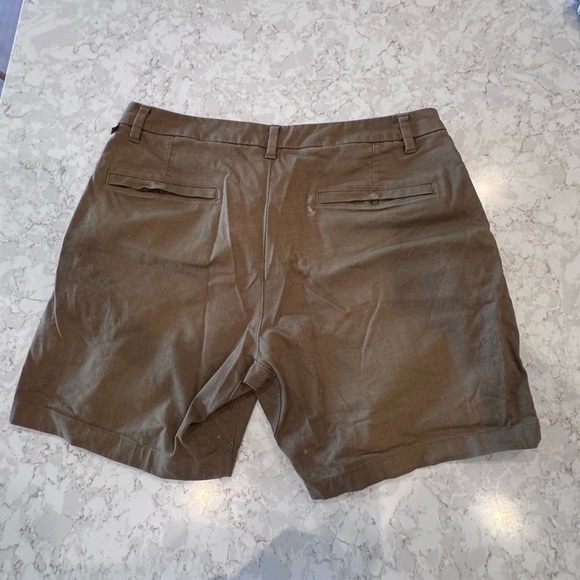 Lululemon - set of 2. Men’s Oxford Commission Classic 7” shorts - Picture 5 of 16